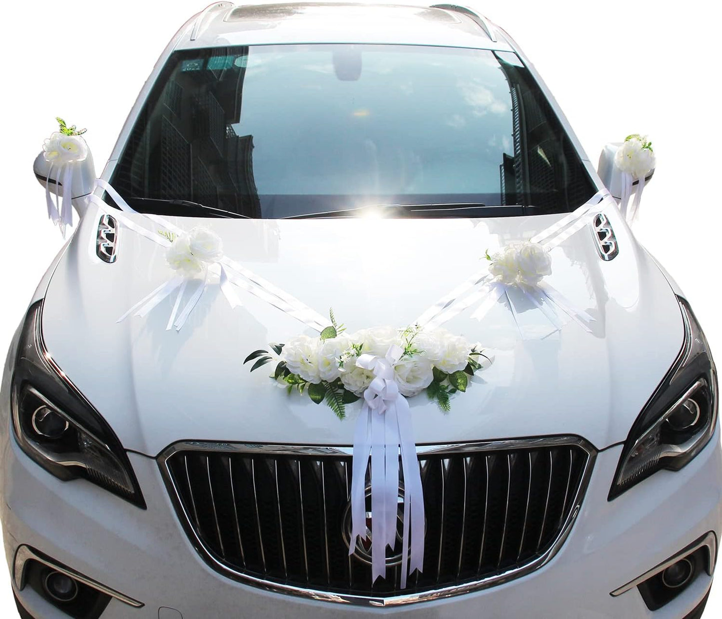 Décoration Voiture de Mariage Fleurs Blanches Éclatantes