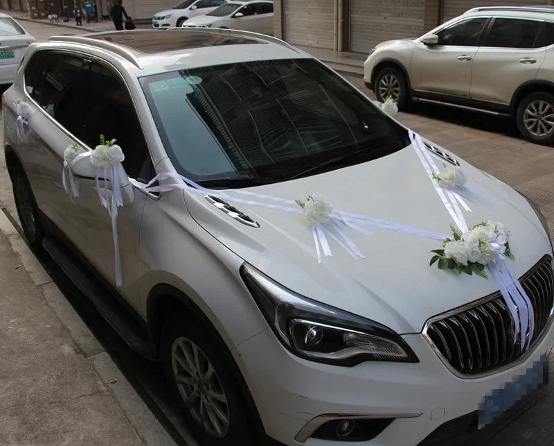 Décoration Voiture de Mariage Fleurs Blanches de côté