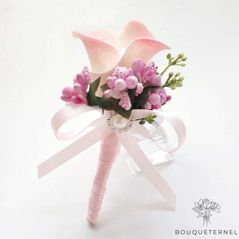 Fleur de Lys Calla en Boutonnière Rose