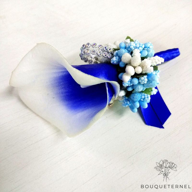 Boutonnière de Fleur de Lys Calla Bleue