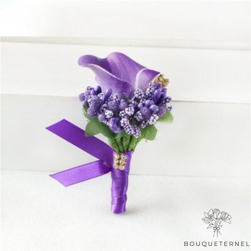 Boutonnière de Fleur de Lys Calla Violette Foncée