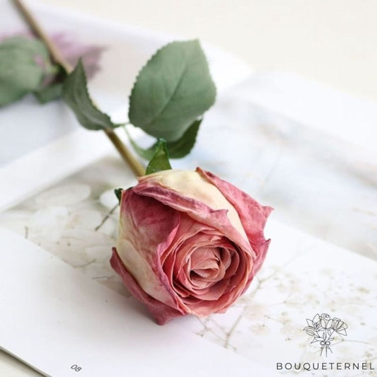 Fausse Rose sur Tige Rose