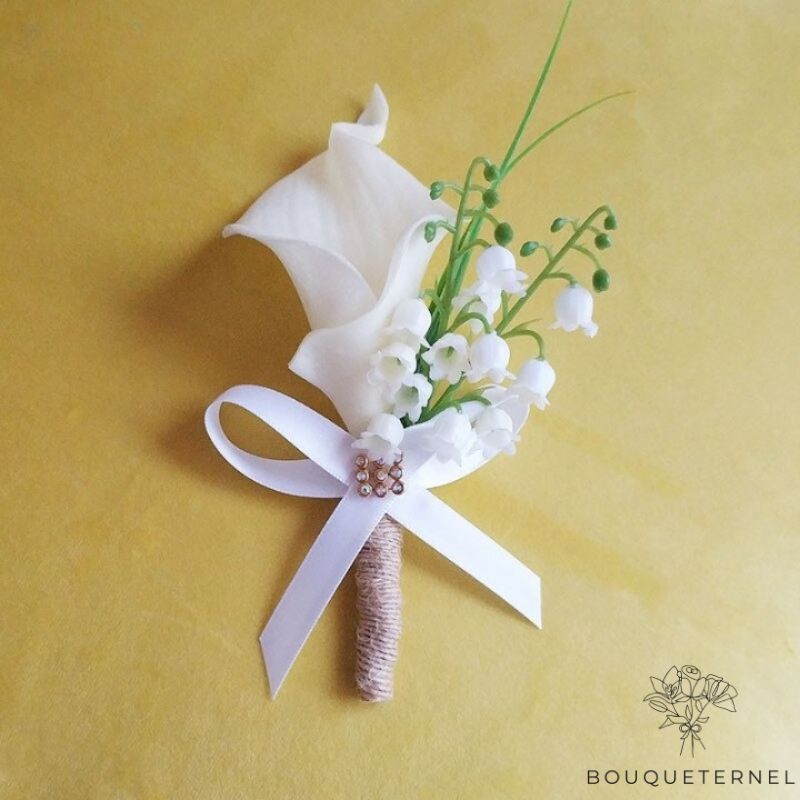 Fleur de Lys Calla en Boutonnière Blanche